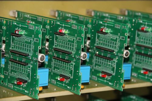 Recentste bedrijfnieuws ongeveer Verschil tussen PCB en PCBA